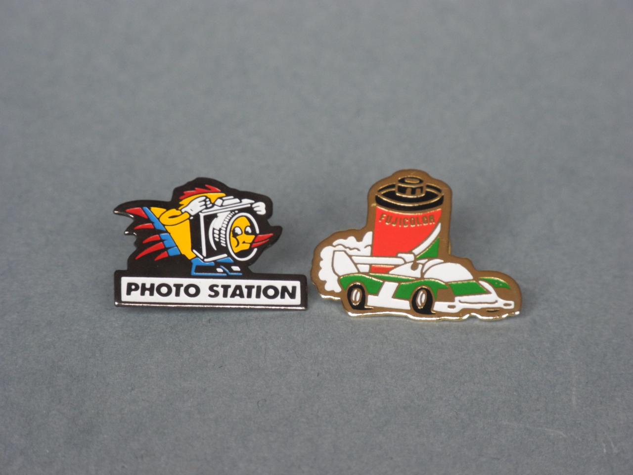 *Pin's Photo Station,Pins film Fujicolor*