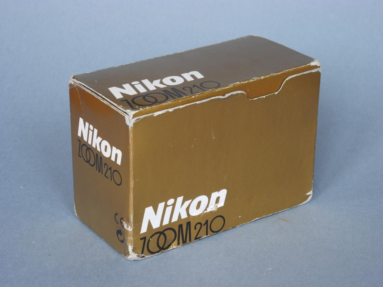 *Boite 210 zoom AF Nikon*