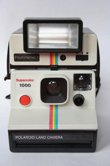 *Polaroid 1000  ( modèle lentille carré )  avec flash 1977*
