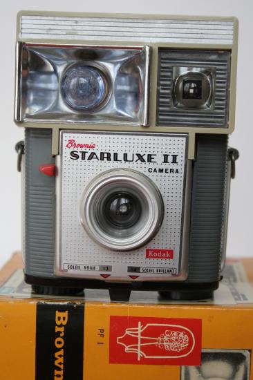 kodak brownie starluxe 2  1962-66  4-4  france