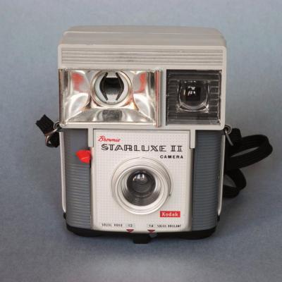 *kodak brownie starluxe 2  1962-66  4-4*