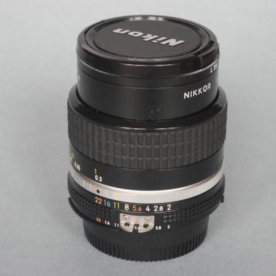 *objectif Nikon-Nikkor 1:2/85mm AI-S*