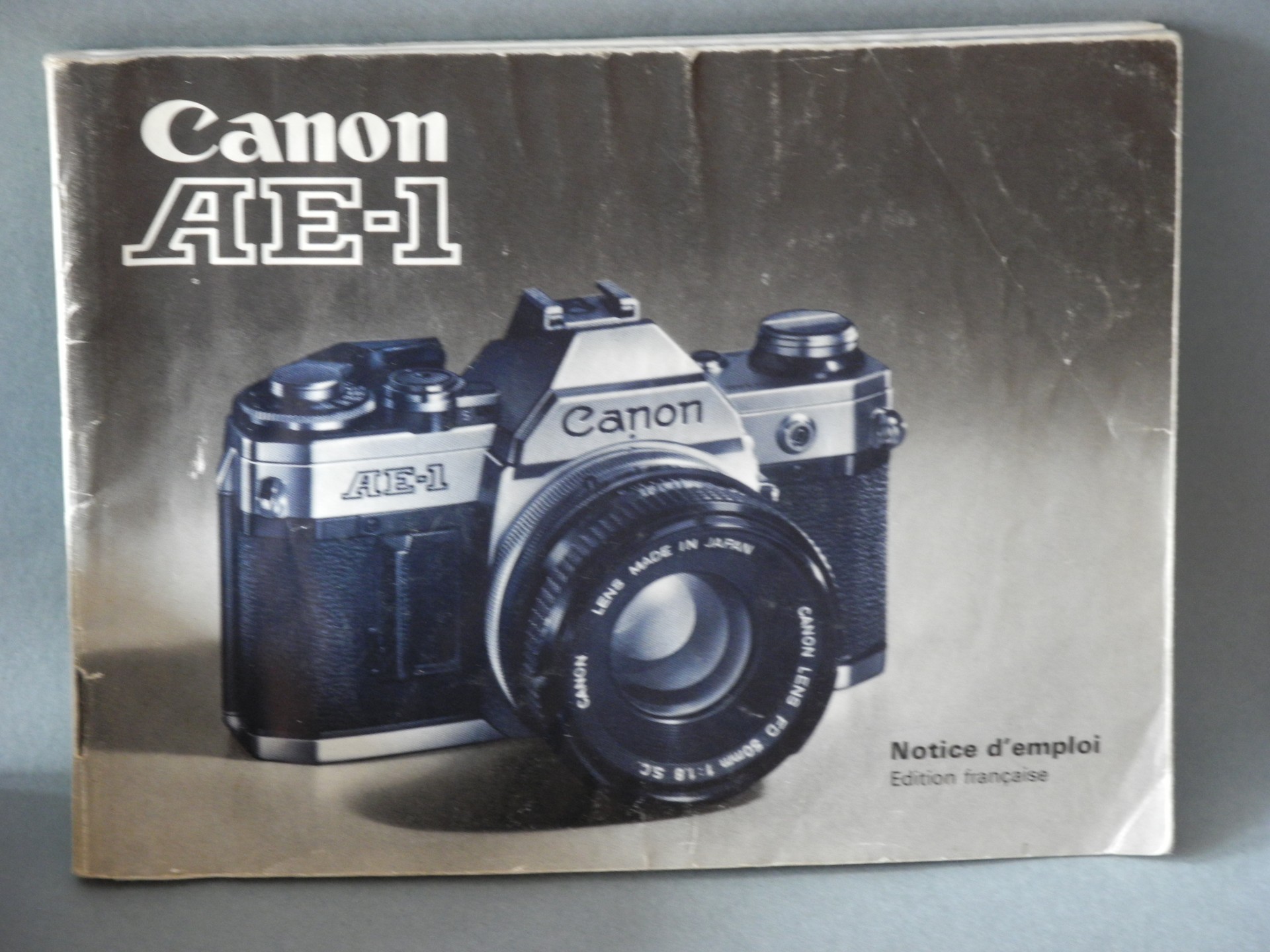 * Notice Canon AE-1 *