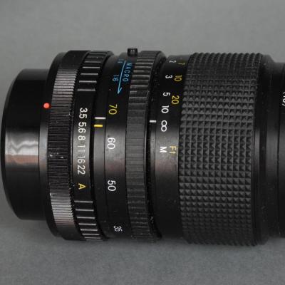 *Objectif Exakta 1:3.5-4.5/35-70mm macro  pour Canon*