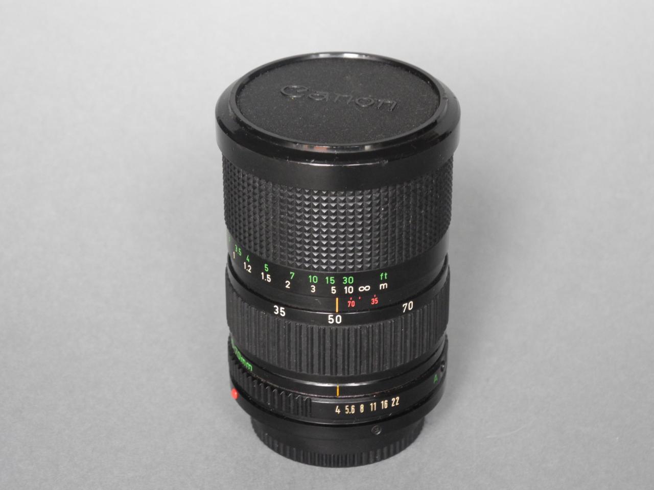 *Objectif zoom f/4: 3.5-70mm Canon*